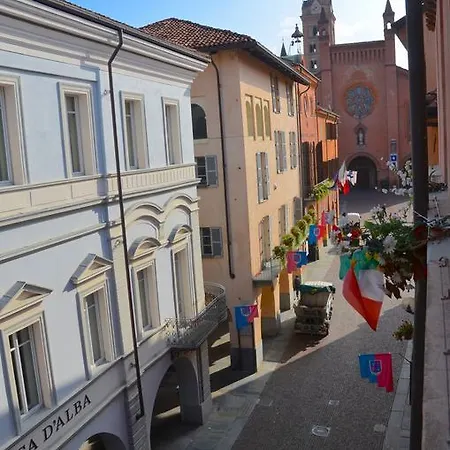 Loggia Dei Mercanti *